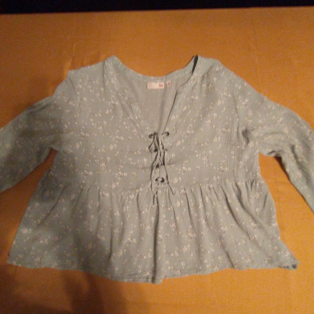 SO Sage Floral Peplum Blouse With Lace Up Front - Picture 8 of 11